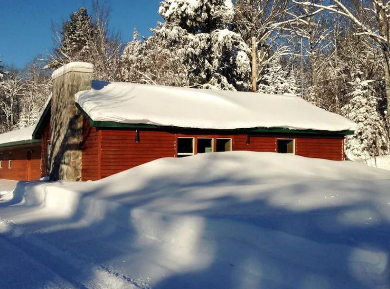 Tahquamenon Suites Lodging (Travelers Motel) - From Website (newer photo)